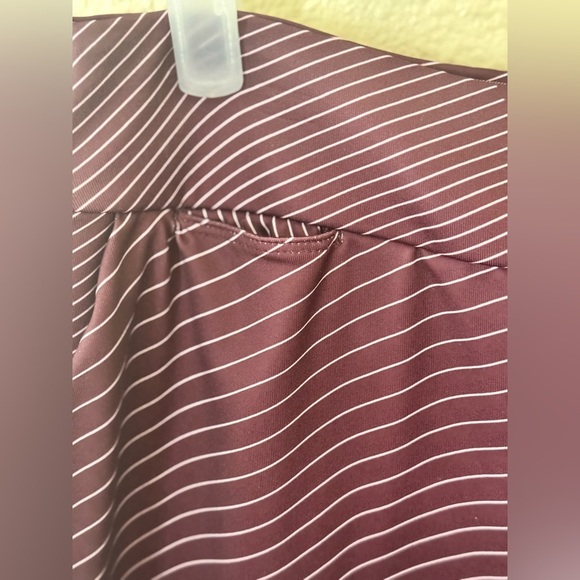 Nike | Women's Burgandy & White Striped Dri-FIT 16.5" Stripe Golf Skort - Size M - Picture 3 of 6